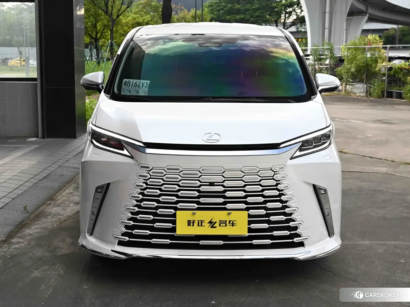 Lexus LM id 4681163 из Китая 21