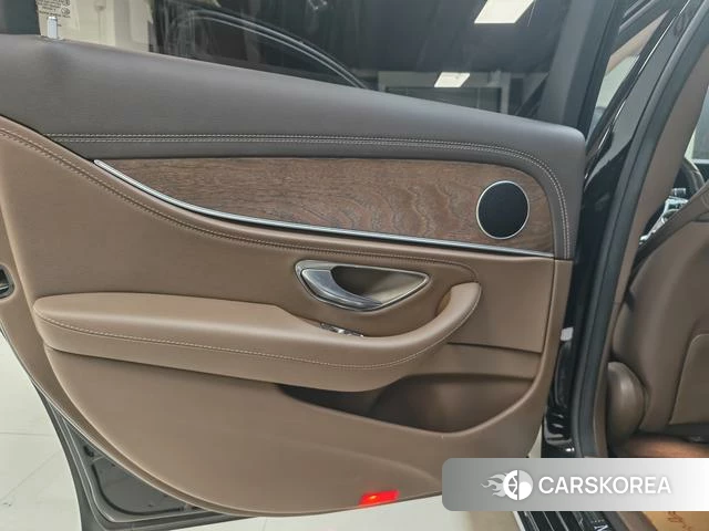 Mercedes-Benz E-class id 4264507 из Китая 21
