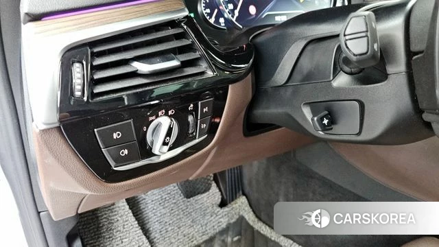 BMW 5 Series (G30) id 4378119 из Кореи 21