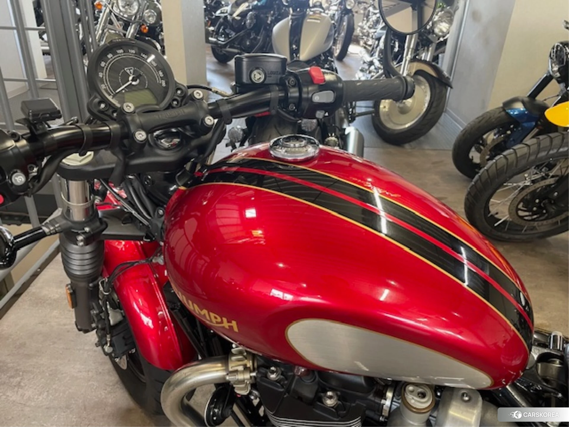 Triumph BONNEVILLE BOBBER id 3946499 из Японии 21