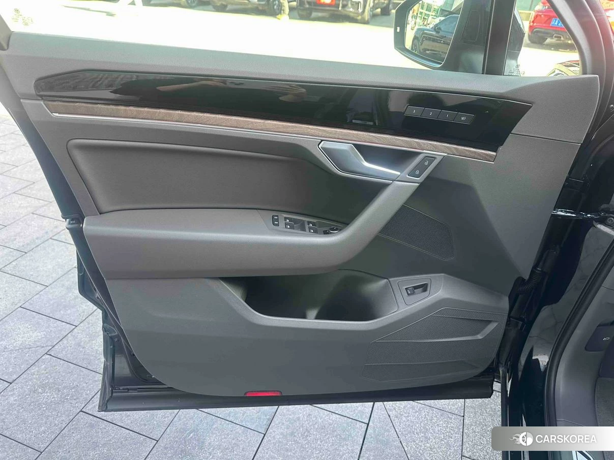 Volkswagen Touareg id 4473411 из Китая 21