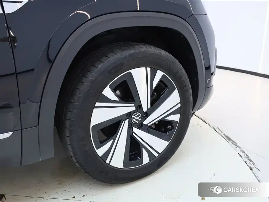 Volkswagen Touareg id 4599557 из Китая 21