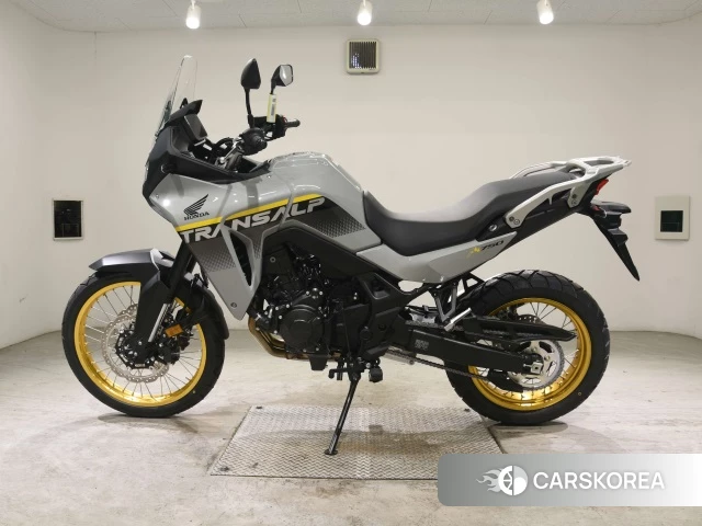 Honda TRANSALP XL750 id 3950100 из Японии 21