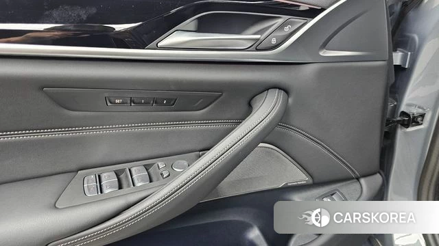 BMW 5 Series (G30) id 4528438 из Кореи 21