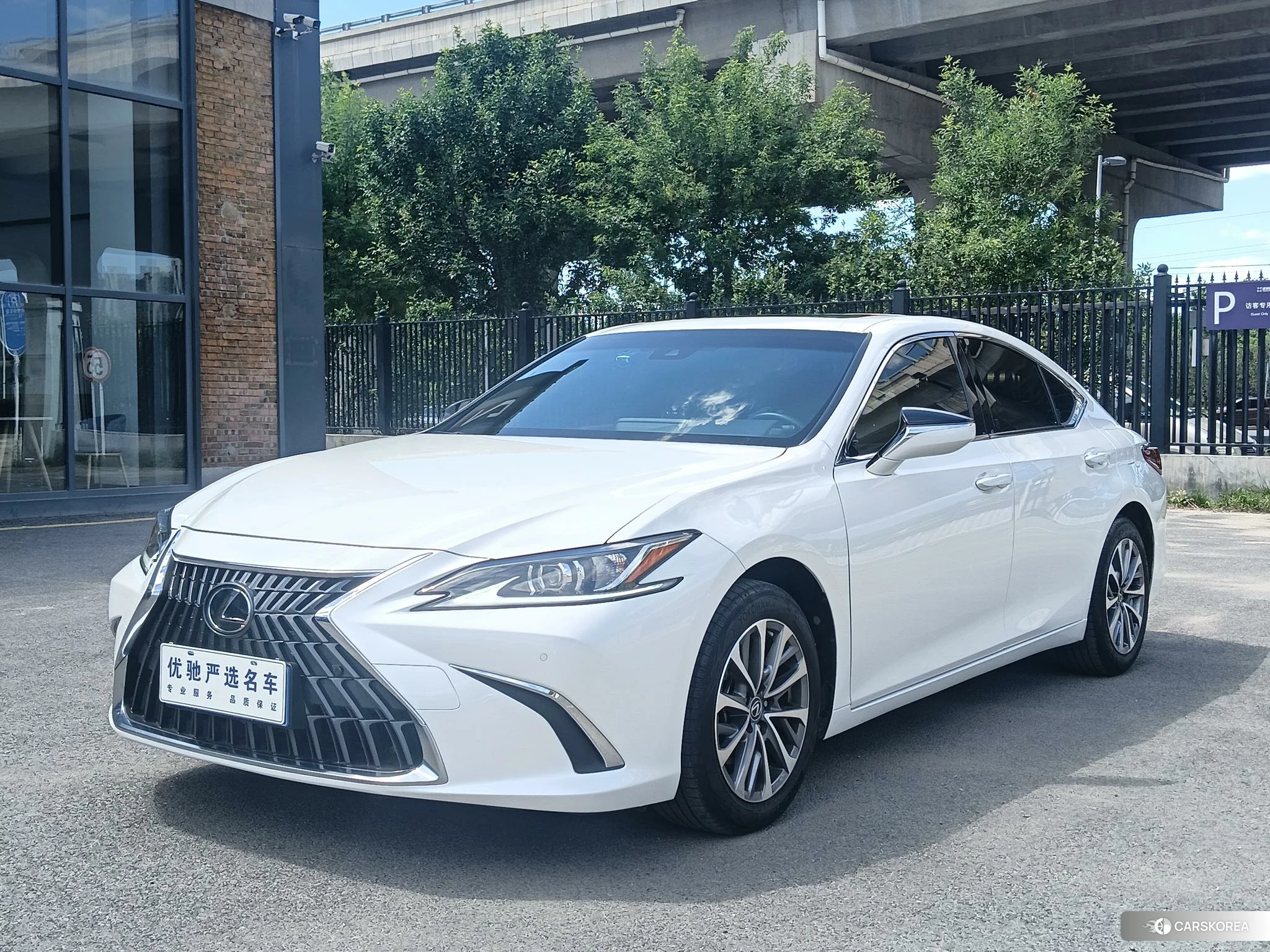 Lexus ES id 4420309 из Китая 21