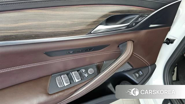 BMW 5 Series (G30) id 4688758 из Кореи 21