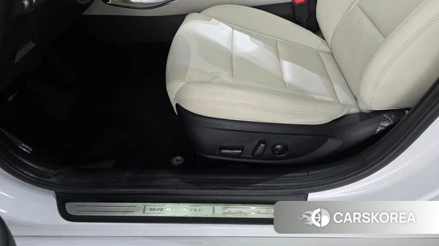 Hyundai The New Grandeur IG Hybrid id 4636449 из Кореи 21