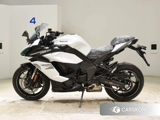 Проданный Kawasaki NINJA1100 SX 2025 из Японии