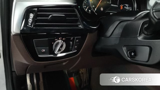 BMW 5 Series (G30) id 4285734 из Кореи 21