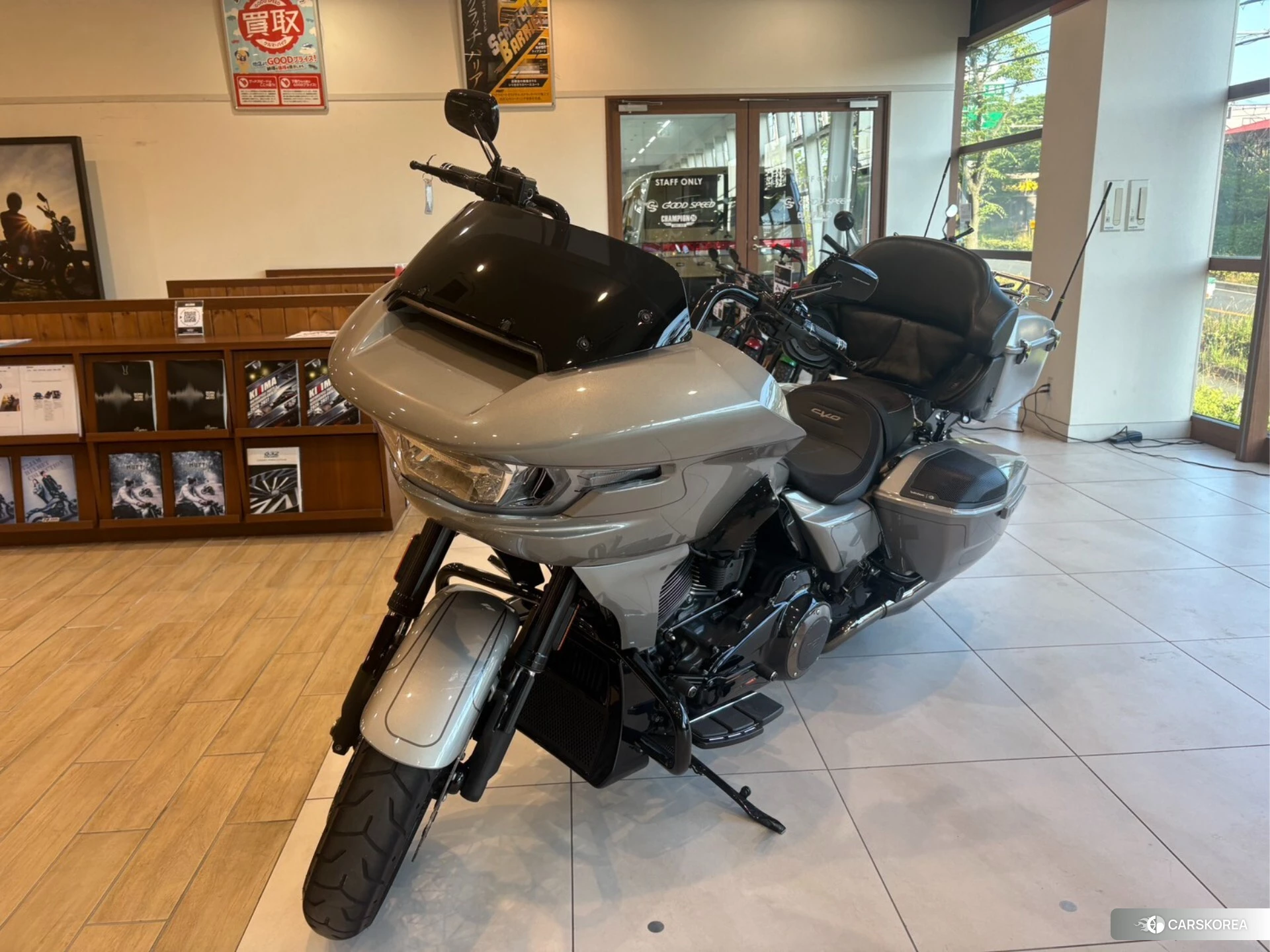 Проданный Harley-Davidson Road Glide FLTRXSE1800 CVO id 4379968 из Японии, фото 21