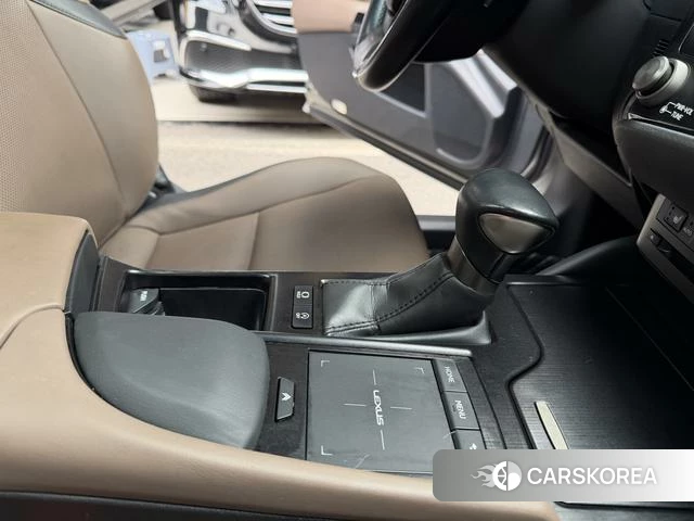 Lexus ES id 4279146 из Китая 21