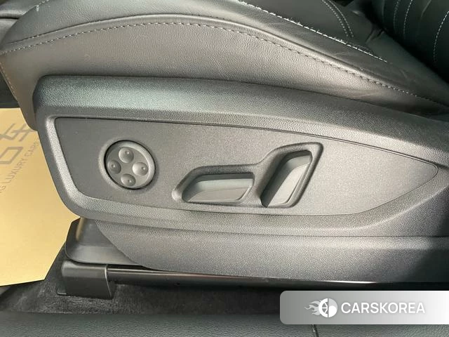 Audi Q5L id 3855983 из Китая 21