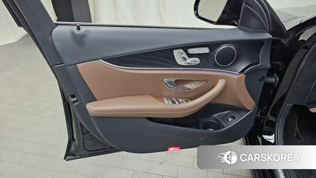 Mercedes-Benz E-Class W213 id 4186108 из Кореи 21
