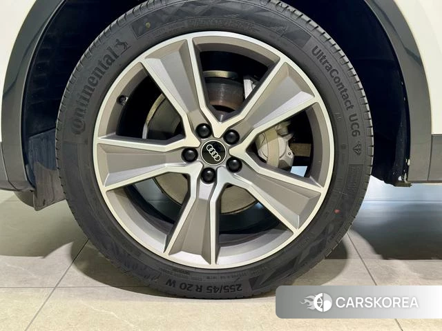 Audi Q5L id 3837333 из Китая 22