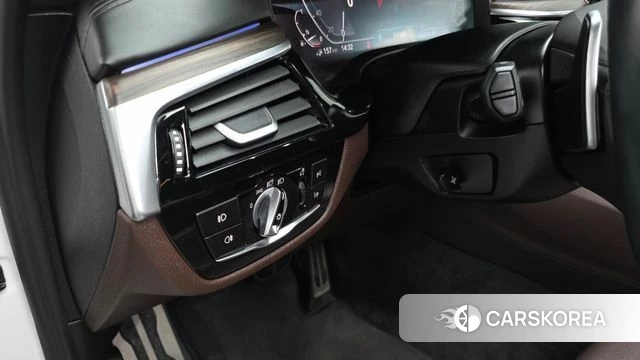 BMW 5 Series (G30) id 4389833 из Кореи 22