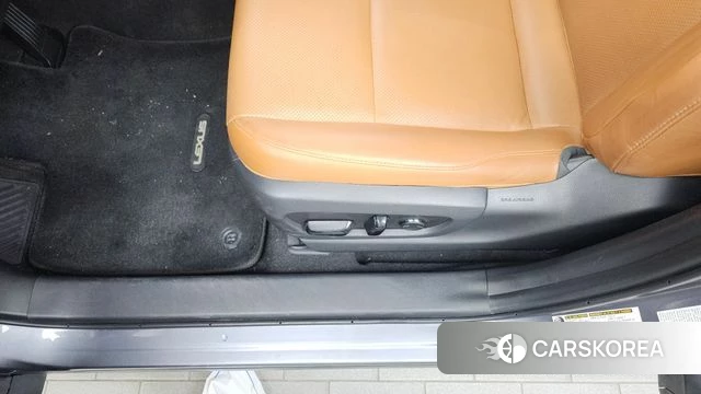 Lexus UX250h id 4760034 из Кореи 22