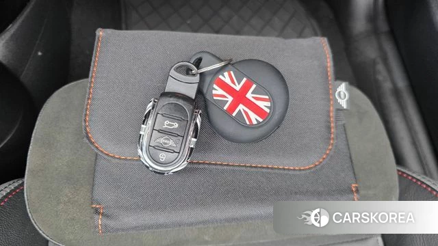 Mini Cooper S Convertible id 4593207 из Кореи 22