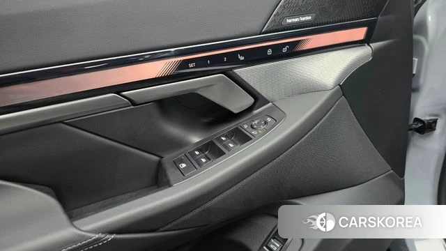 BMW 5 Series (G60) id 4400304 из Кореи 22