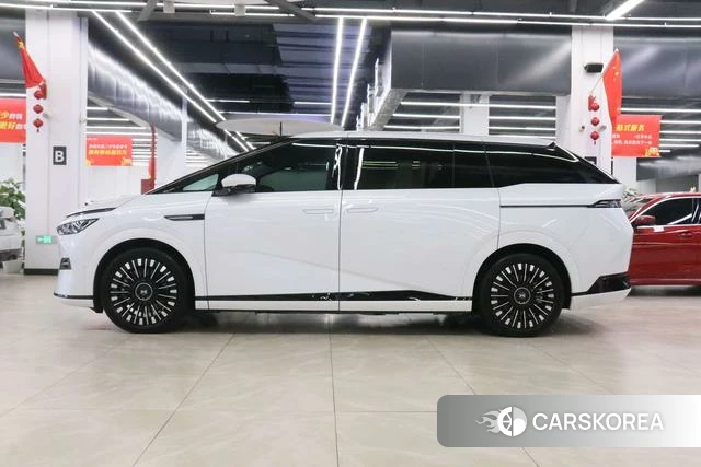 Xiaopeng Motors Xiaopeng X9 id 3909039 из Китая 22