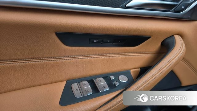 BMW 5 Series (G30) id 4529462 из Кореи 22