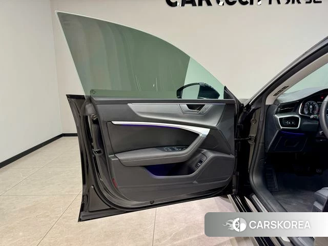 Audi A7L id 3849801 из Китая 22
