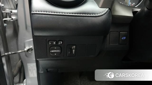 Toyota RAV4 id 4667640 из Кореи 22