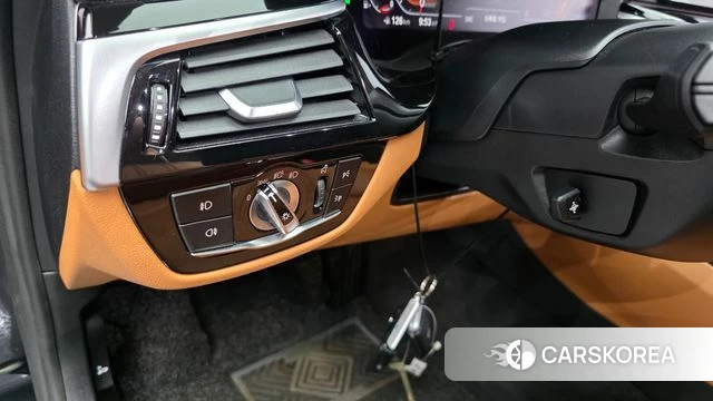 BMW 5 Series (G30) id 4446693 из Кореи 22