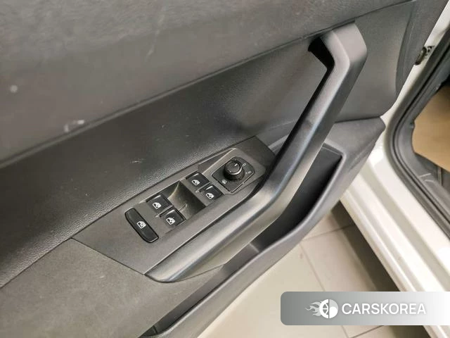 Volkswagen Polo id 4214513 из Китая 22