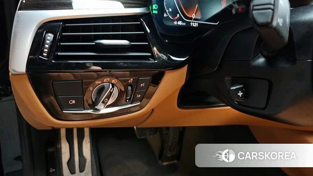 BMW 5 Series (G30) id 4388982 из Кореи 22
