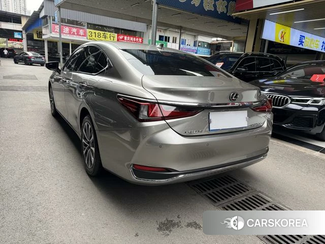 Lexus ES id 4279146 из Китая 22