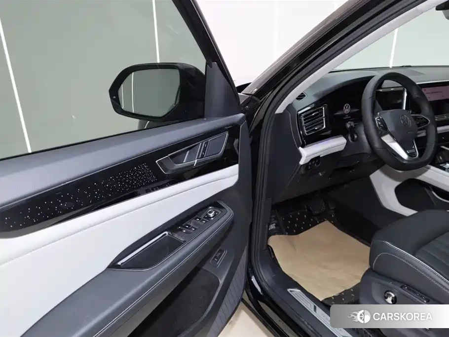 Volkswagen Touareg id 4599557 из Китая 22