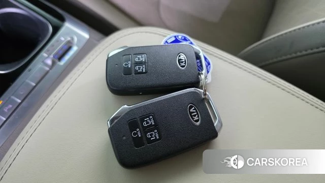 Kia Carnival 4th generation id 4245239 из Кореи 22