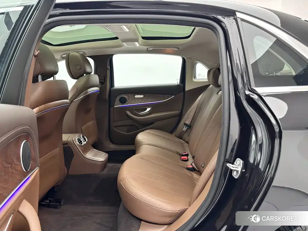 Mercedes-Benz E-Class id 4686005 из Китая 22