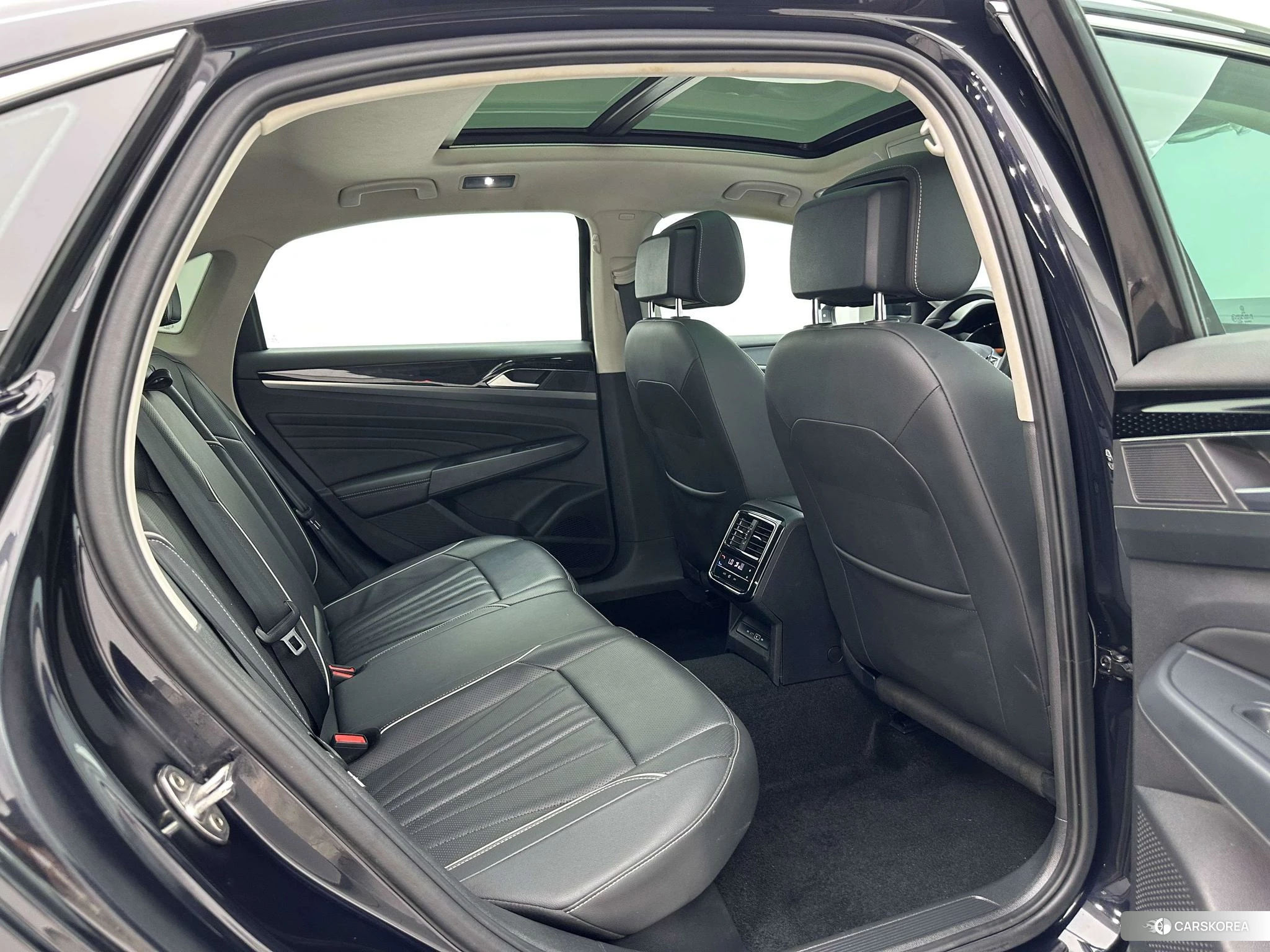 Volkswagen Passat id 4492789 из Китая 22