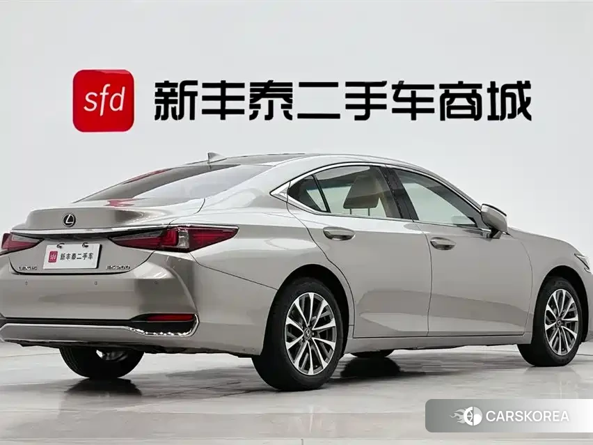 Lexus ES id 4583668 из Китая 22