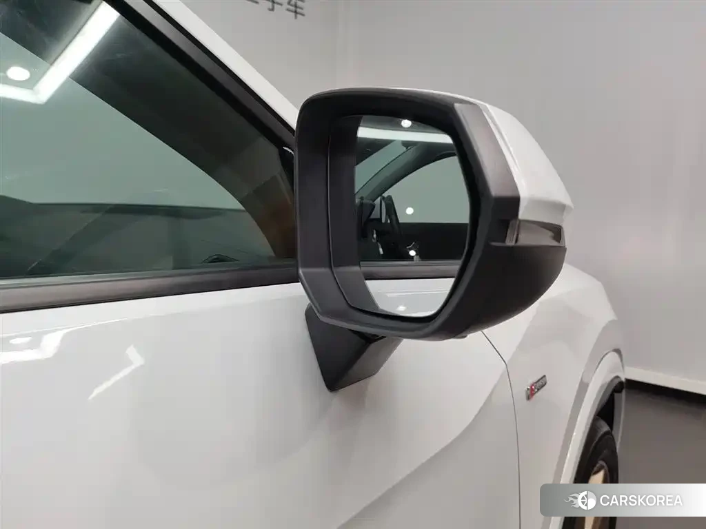 Audi Q2L id 4583603 из Китая 22