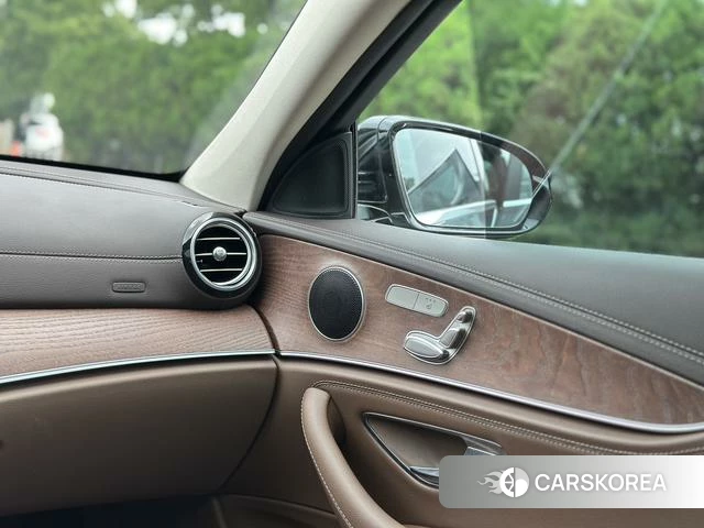 Mercedes-Benz E-class id 4393247 из Китая 22