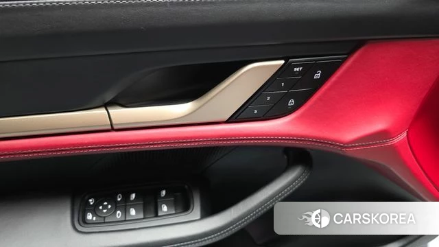 Porsche Taycan id 4382878 из Кореи 22