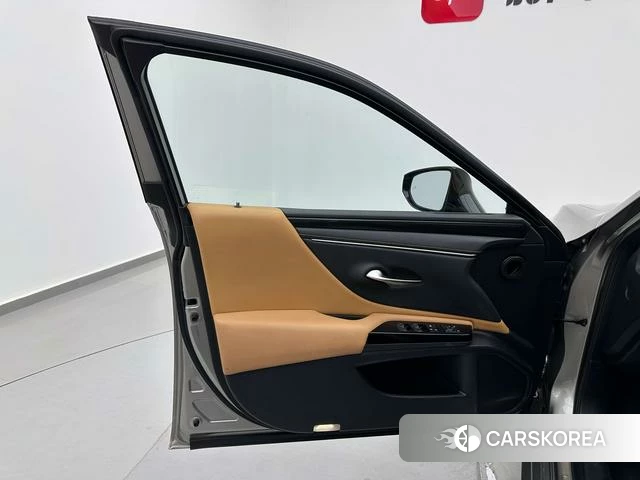 Lexus ES id 4254170 из Китая 22