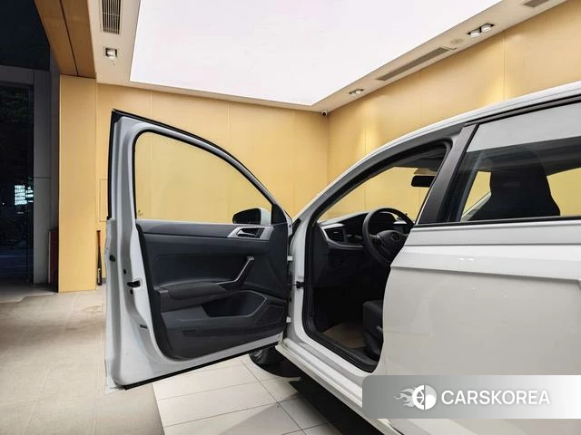 Volkswagen Polo id 4214043 из Китая 22