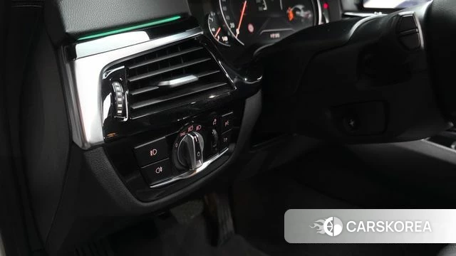 BMW 5 Series (G30) id 4689396 из Кореи 22