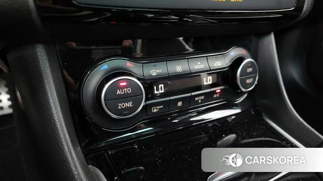 Infiniti Q30 id 4345638 из Кореи 22