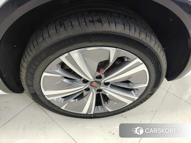 Red flag E-HS9 id 3920463 из Китая 22