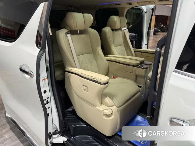 Toyota Elfa id 4276501 из Китая 22