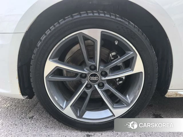 Audi A4L id 3908840 из Китая 9