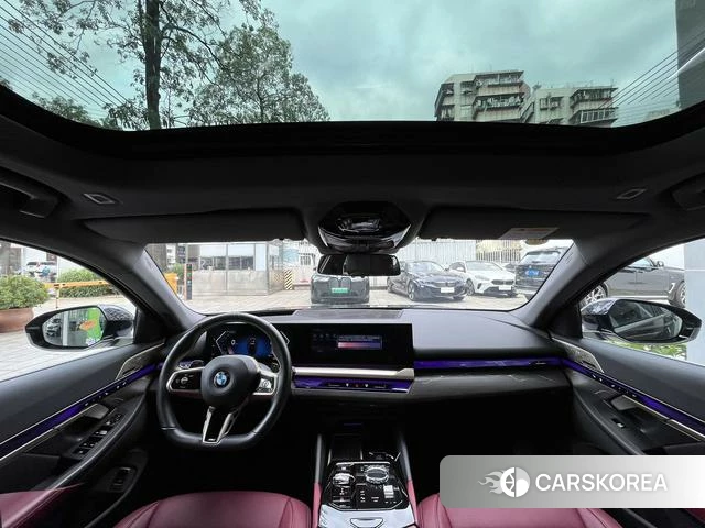 BMW 5 series 2025 Черный из Китая, фото 5