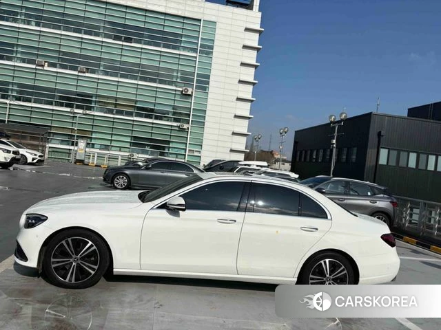 Mercedes-Benz E-Class W213 2022 Белый из Кореи, фото 3