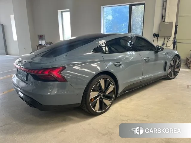 Audi e-Tron GT 2022 Небесно-голубой из Кореи, фото 3