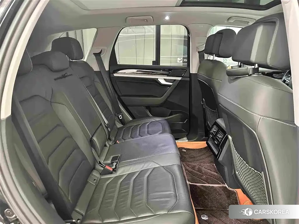 Volkswagen Touareg id 4546571 из Китая 16