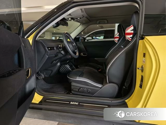 MINI Electric COOPER 2025 Желтый из Китая, фото 3